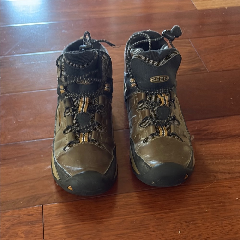 Keen boy boots